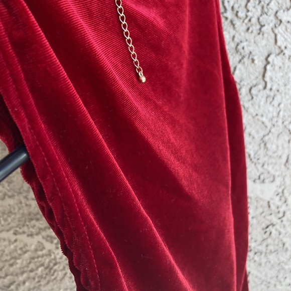 Paper Moon women’s red velvet sleeveless blouse with scrunchy sides - Picture 7 of 9